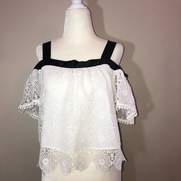 TOPSHOP White Lace Overlay Off Shoulder Wide Strap Crop Top Sz 2 - Picture 2 of 10
